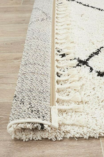 Off- White Diamond Rug 160cm x 230 cm