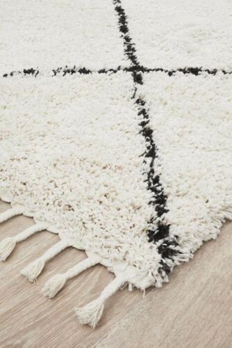 Off- White Diamond Rug 160cm x 230 cm