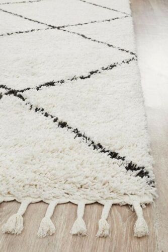 Off- White Diamond Rug 160cm x 230 cm